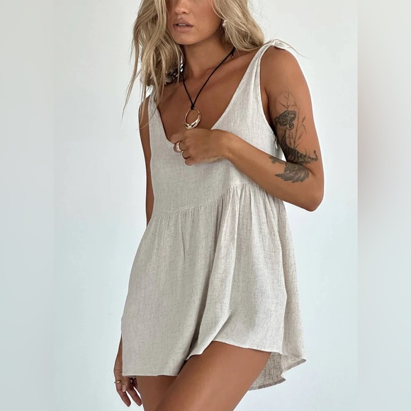 Princess Polly Pants - Princess Polly beige romper.